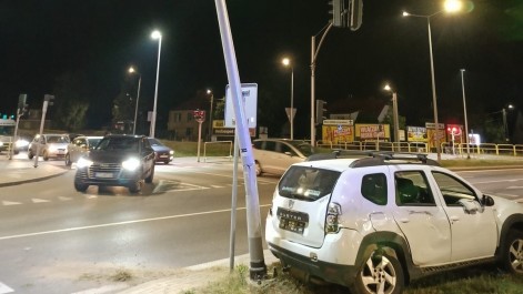 Tczew - Nietrzeźwy 53-latek wjechał na czerwonym i uderzył w autobus