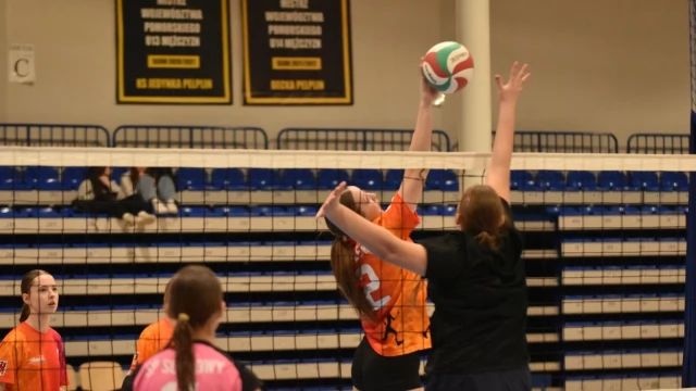 Tczew - Dziewczęta z Powiatu Tczewskiego grały w siatkówkę