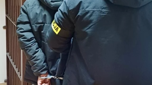 Tczew - Kontrola drogowa zakończona zarzutem. Kierowca bez prawa jazdy, pasażer z narkotykami