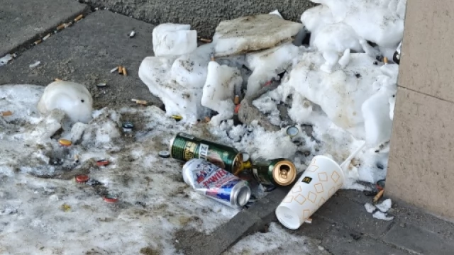 Tczew - Śmieci pod klatką