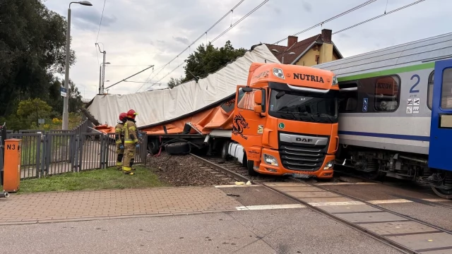 Tczew - Wypadek na przejeździe kolejowym. Utrudnienia między Tczewem a Gdańskiem