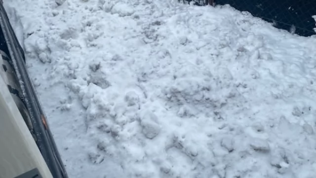 Tczew - Odśnieżanie w Tczewie. Zasypują nam wjazd na posesję