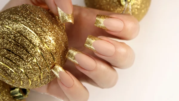 Tczew - Modny manicure z Palu - złoto i czerń w eleganckim wydaniu