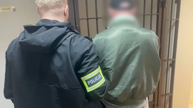 Tczew - Płacił cudzą kartą w monopolowym. Usłyszał 6 zarzutów