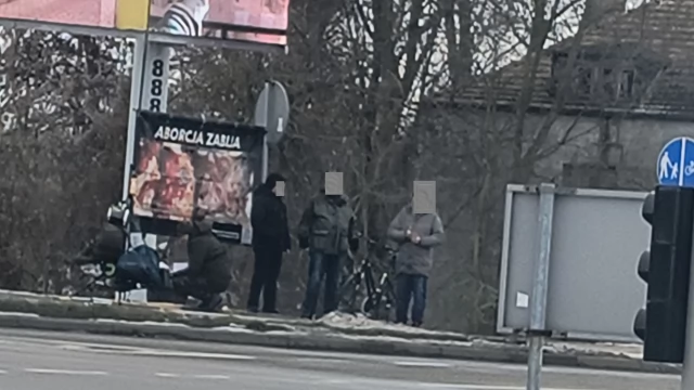 Tczew - Krwawe banery przy głównym skrzyżowaniu. Mamy demokrację, ale...