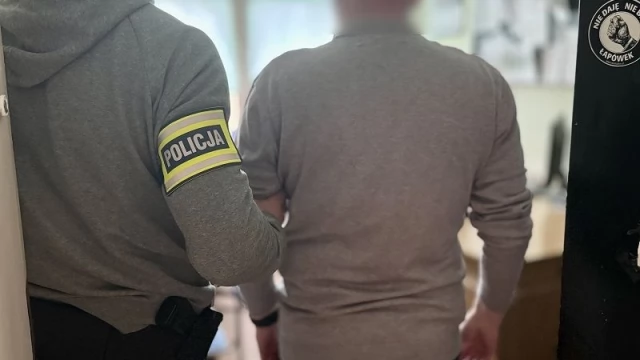 Tczew - W złości zniszczył dwa auta. Kryminalni zatrzymali 60-latka